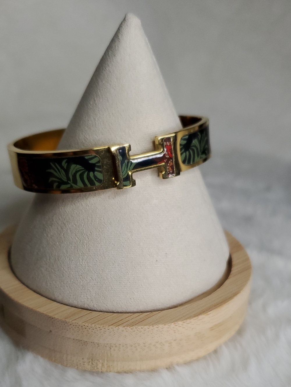 Fashion Jewelry Gold Tropical Leaf Hinged Bangle Bracelet